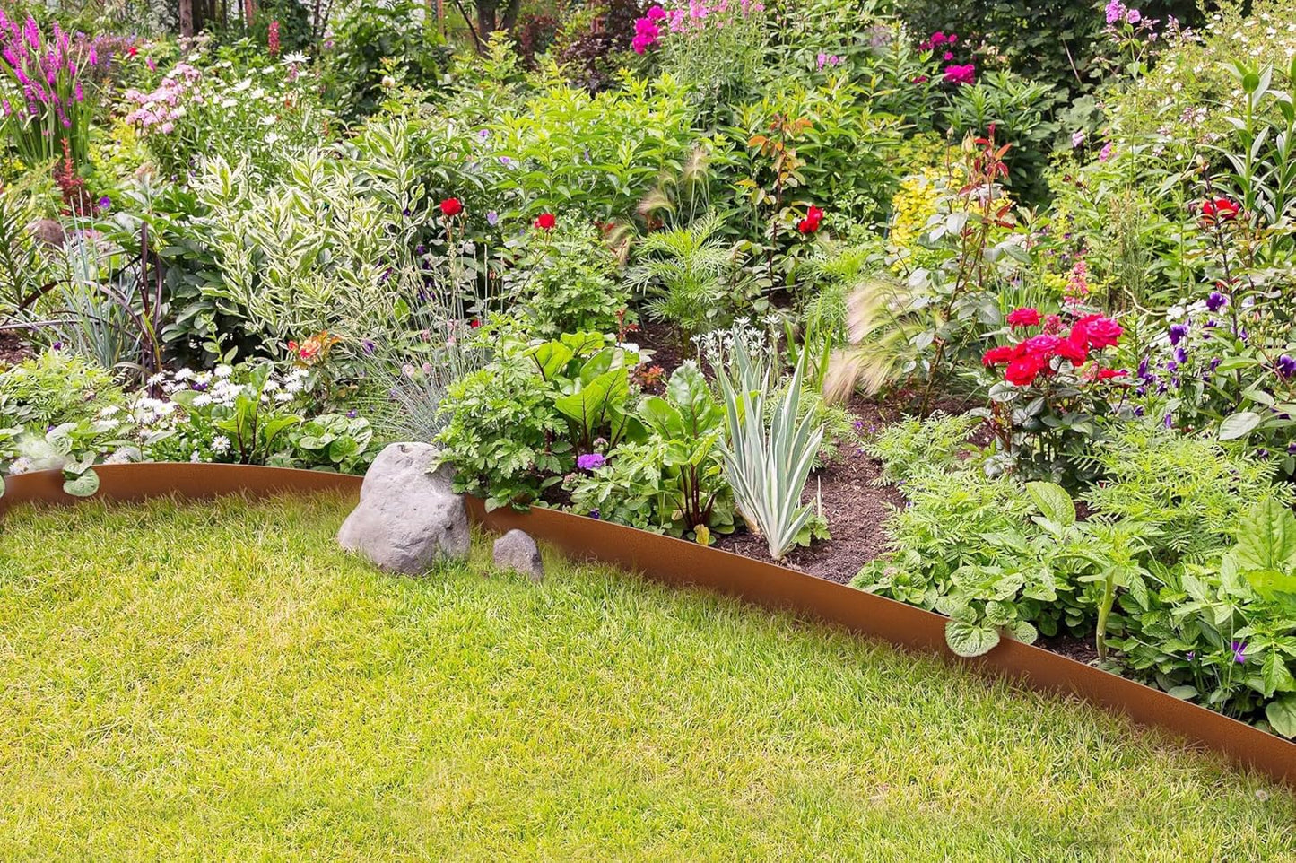 KOL Corten Steel Pre-Rusted Garden Lawn Edging - 6-Pack Bendable Metal Landscape Edging Strips - Heavy Duty Hammer-in Cor-Ten Rust Border with 7 Clips - 14-Gauge - 40" L x 8" H (20FT Total Length)