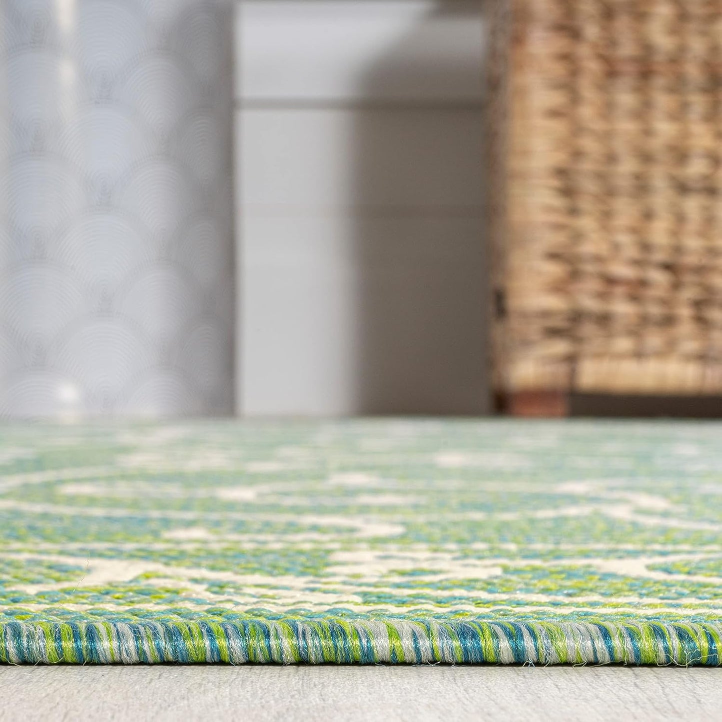 JONATHAN Y SMB106K-4 Charleston Vintage Filigree Textured Weave Indoor Outdoor Area Rug, Classic Traditional Easy-Cleaning,Bedroom,Kitchen,Backyard,Patio,Non Shedding, 4 X 6, Green/Ivory