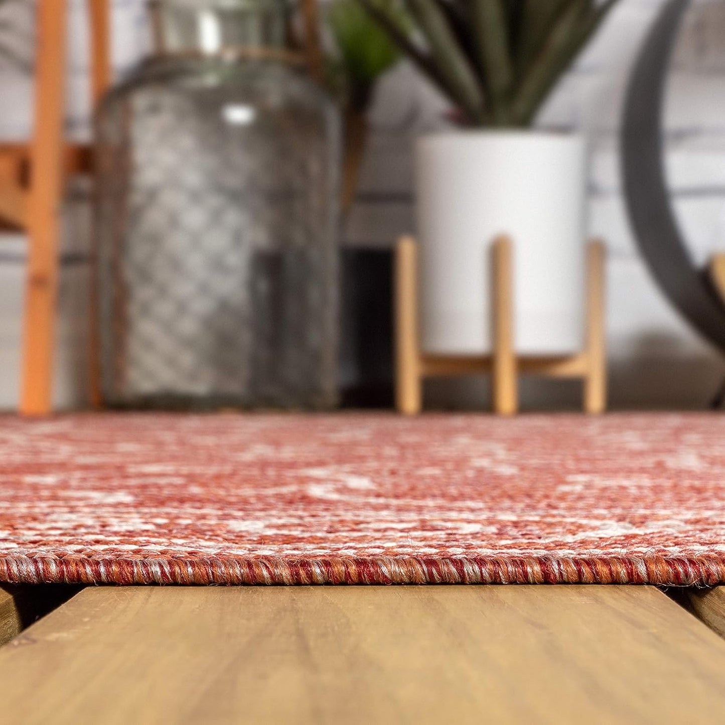 JONATHAN Y SMB106B-4R Charleston Vintage Filigree Textured Weave Red/Beige 4' Round Indoor/Outdoor Area Rug, Pet Friendly, Non-Shedding, Stain Resistant, Easy-Cleaning for Backyard, Patio, Porch
