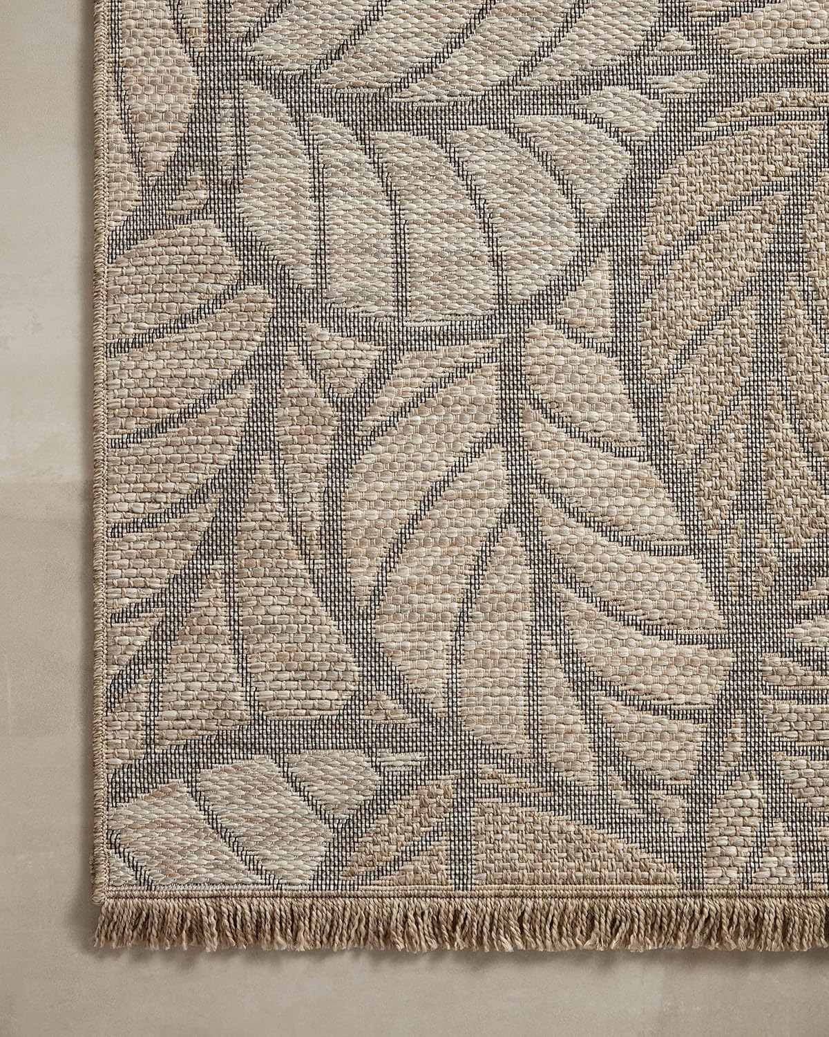 Loloi Dawn Collection Indoor/Outdoor DAW-05 Taupe 7'-8" x 7'-8" Round Area Rug